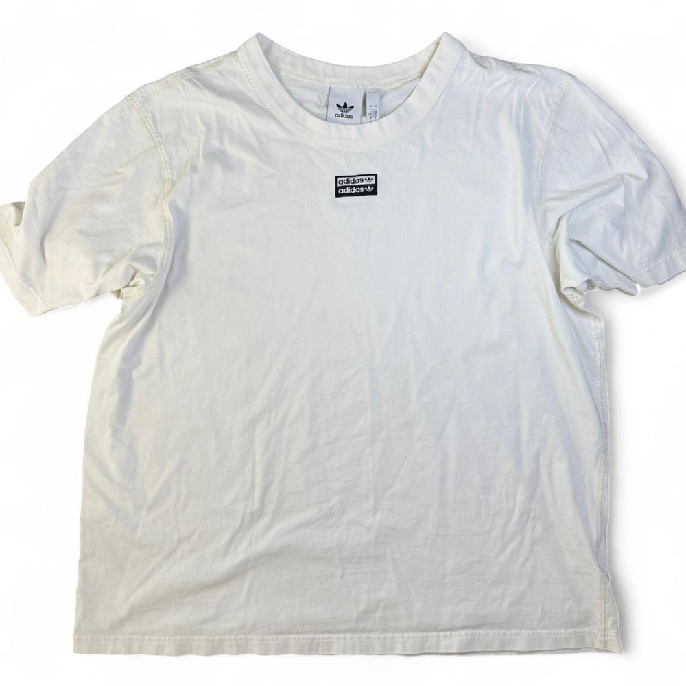 Adidas white vintage t-shirt size large
Measurements are approximate
